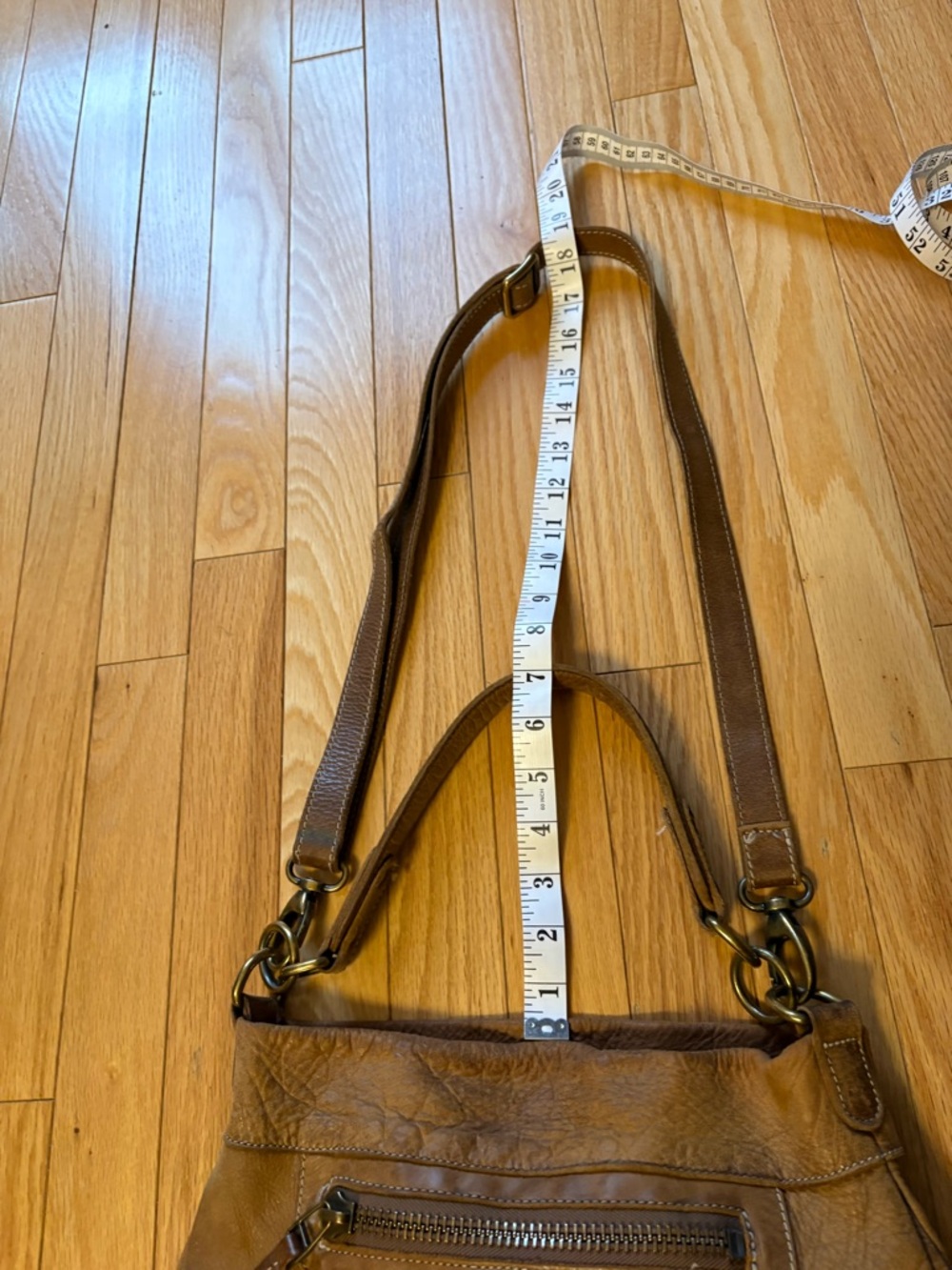 Roots Olivia Tan Leather Shoulder Bag with crossbody strap, made in Canada - Picture 15 of 16